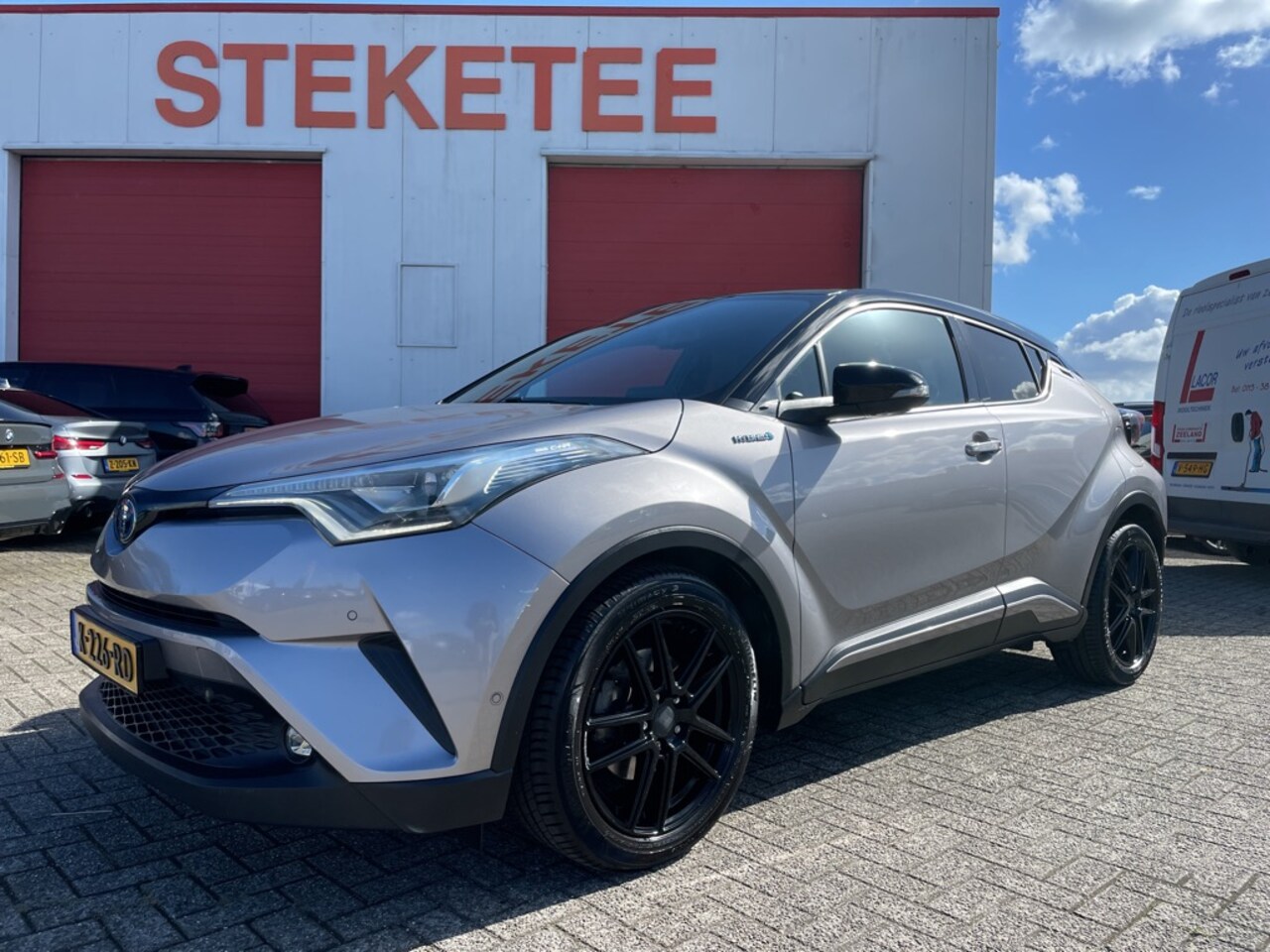 Toyota C-HR - 1.8 Hybrid Bi-Tone Ampya Limited Edition 012/300 - AutoWereld.nl