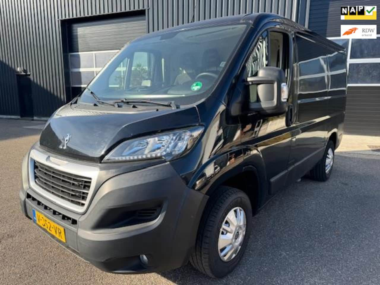 Peugeot Boxer - 330 2.0 BlueHDI L1H1 Premium Pack MOOIE BUS RIJDT TOP - AutoWereld.nl