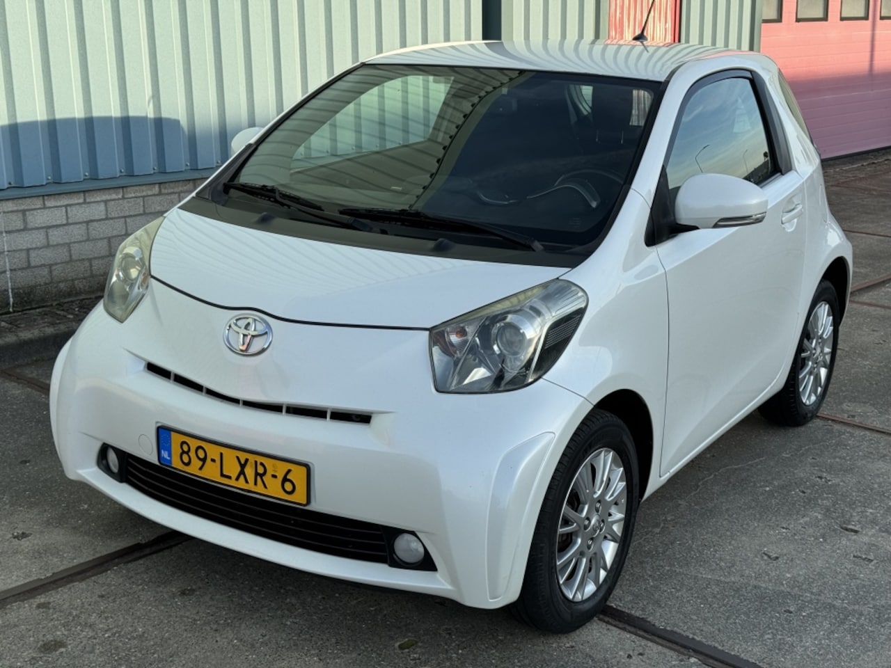 Toyota iQ - 1.0 VVTi Comfort| CLIMA| PARELMOER| KEYLESS| LM - AutoWereld.nl