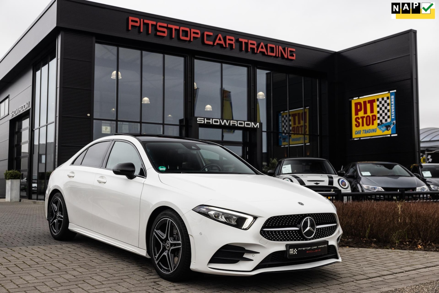 Mercedes-Benz A-klasse - 250 AMG, Pano, Sfeer, Camera, 1e Eigenaar!! - AutoWereld.nl