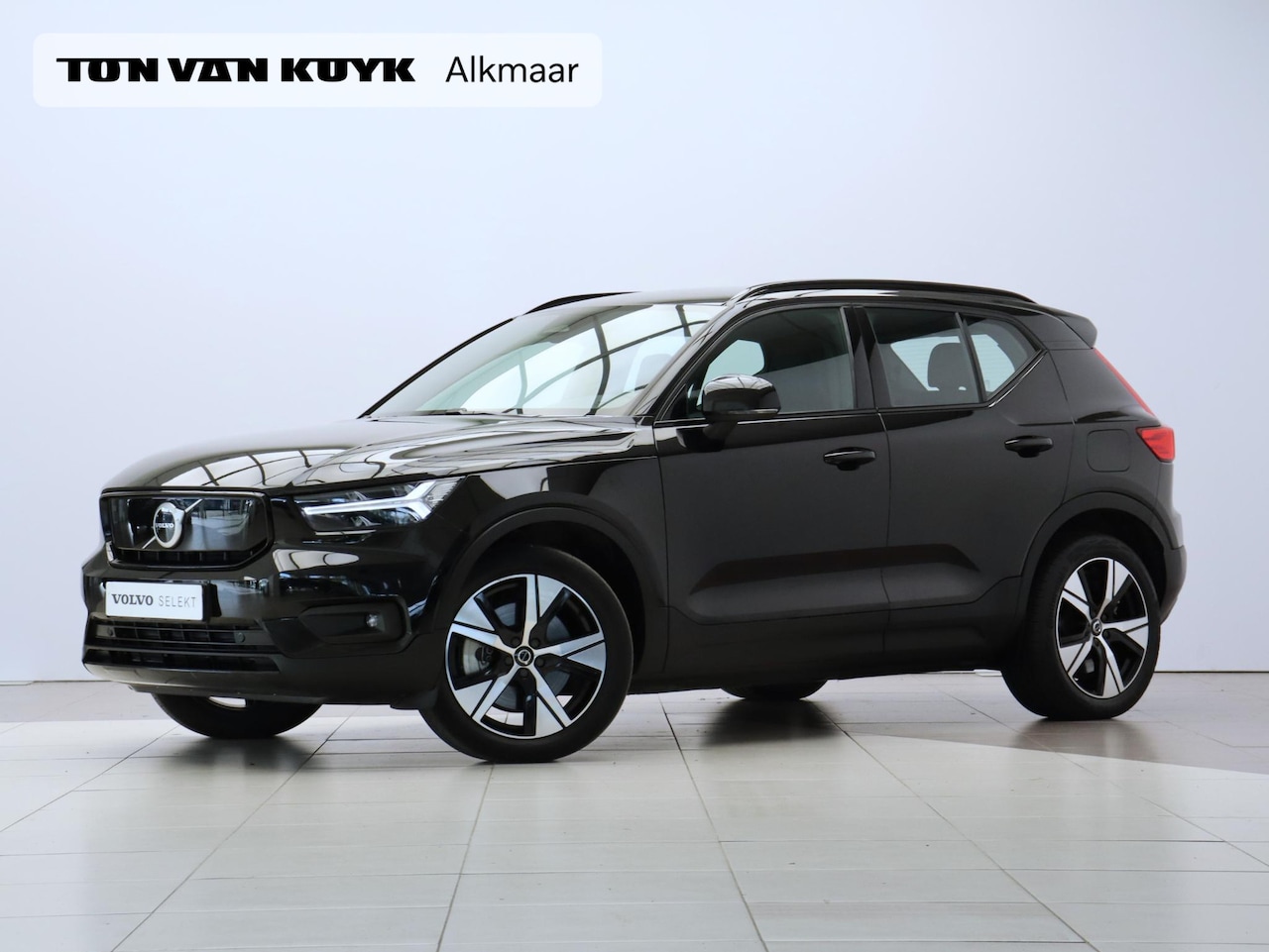 Volvo XC40 - P8 AWD Recharge R-Design / Elektr. bed. Stoelen / Warmtepomp / Parkeercamera / Draadloze t - AutoWereld.nl