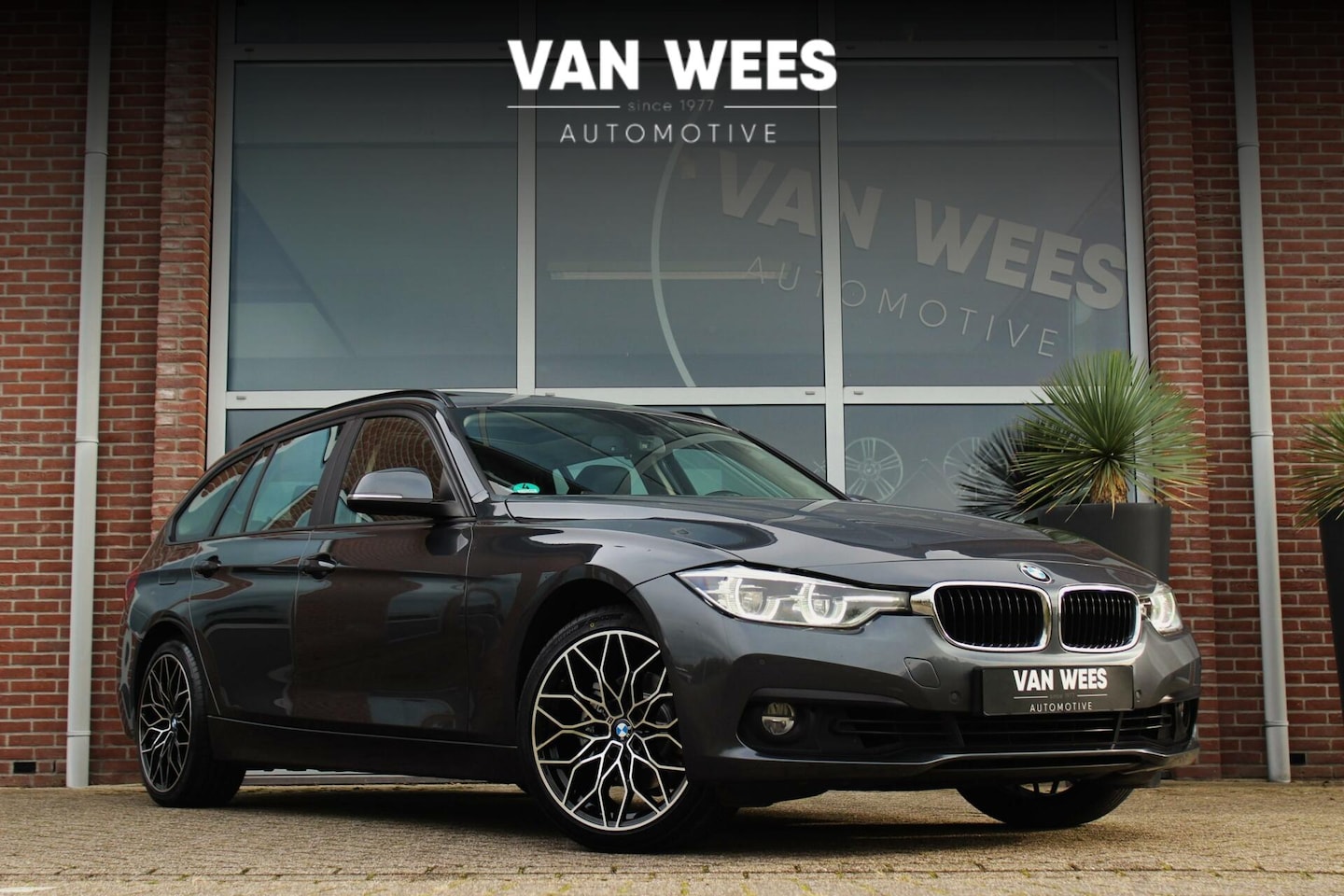 BMW 3-serie Touring - 320i F31 Centennial Executive | Automaat | LED | Navi | 185 pk | Schuif/dak | 2e eigenaar - AutoWereld.nl