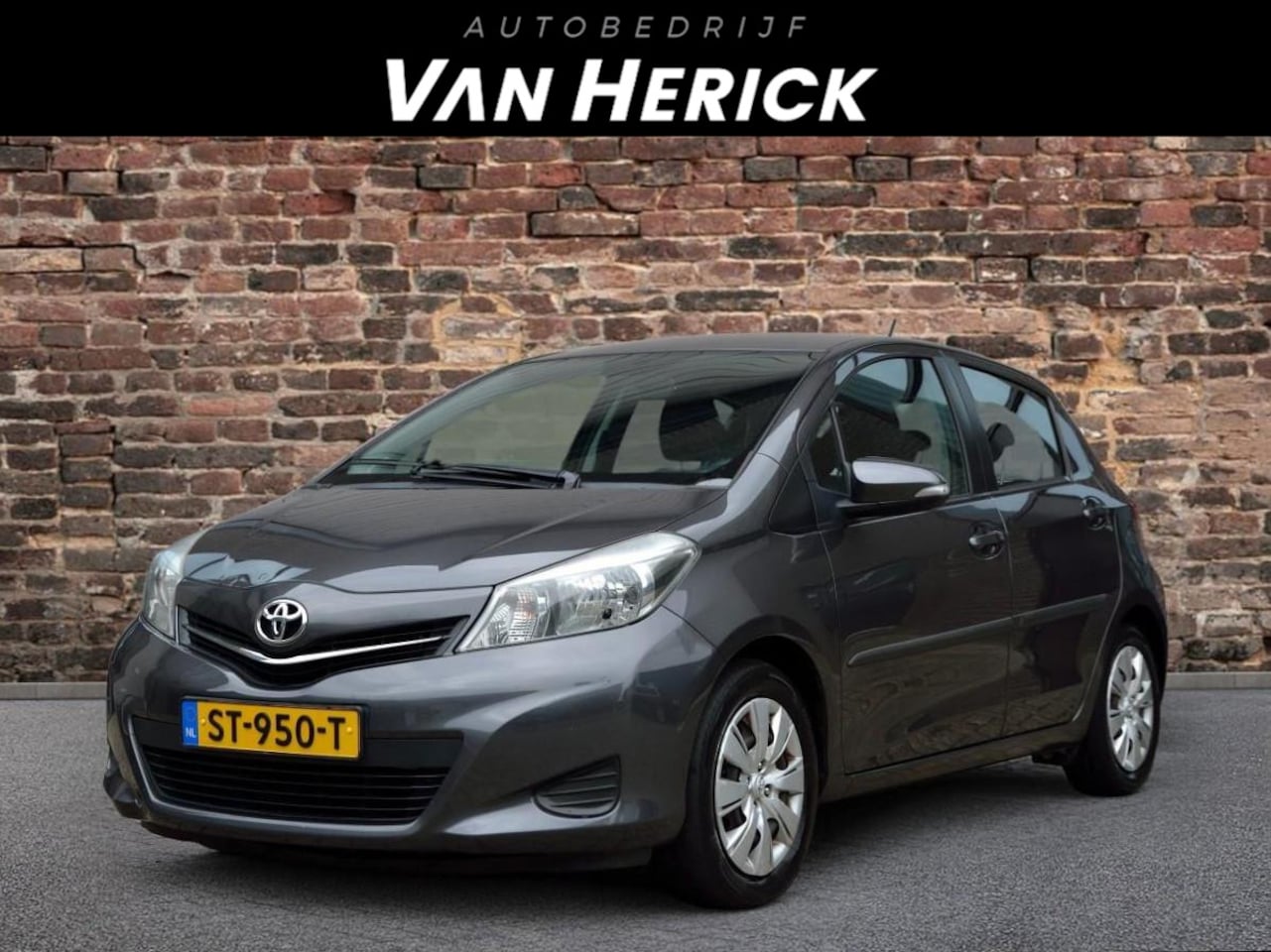 Toyota Yaris - 1.3 VVT-i Aspiration | Airco | Trekhaak - AutoWereld.nl