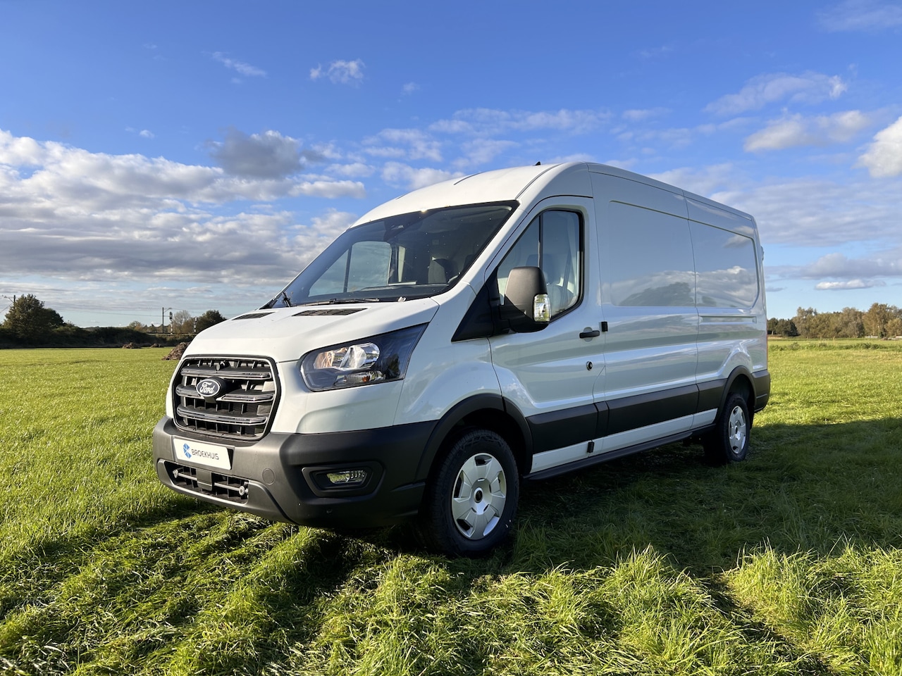 Ford Transit - 350 2.0 TDCI L3H2 Trend | Trekhaak | Safety & Comfort Pack | - AutoWereld.nl