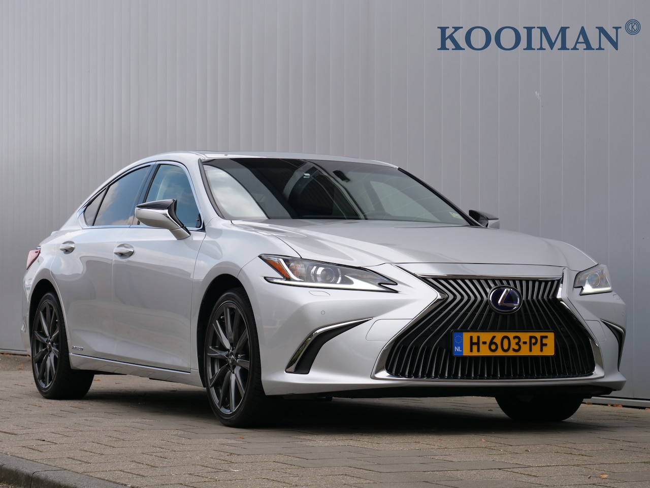 Lexus ES - 300h Business Line 218 Pk Automaat Navi / DAB / Schuifdak / Leer / Camera - AutoWereld.nl