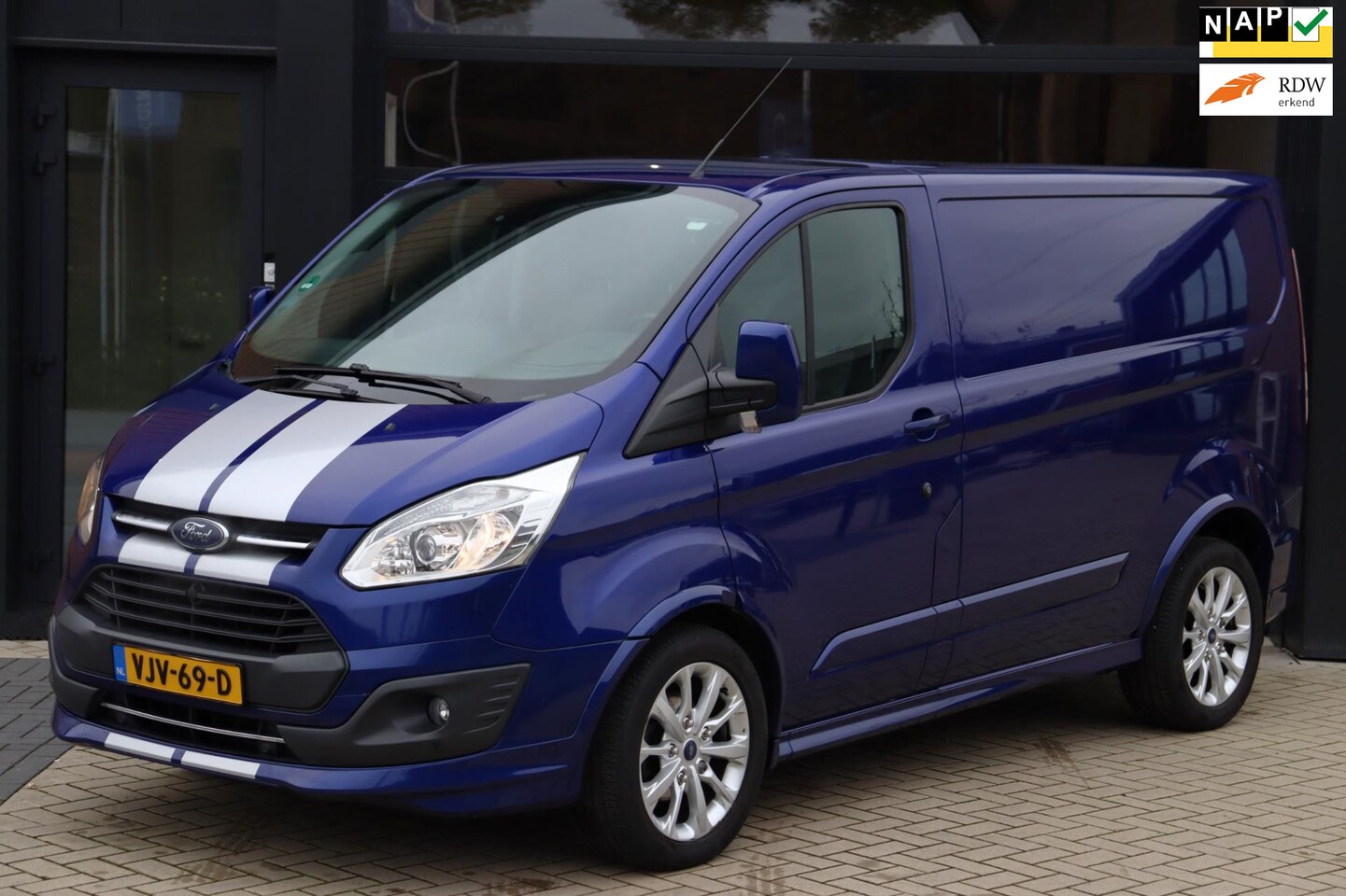 Ford Transit Custom - 290 2.0 TDCI L1H1 Sport 170 PK | Sport | Airco | Stoelverwarming | Cruise | Trekhaak | LM - AutoWereld.nl