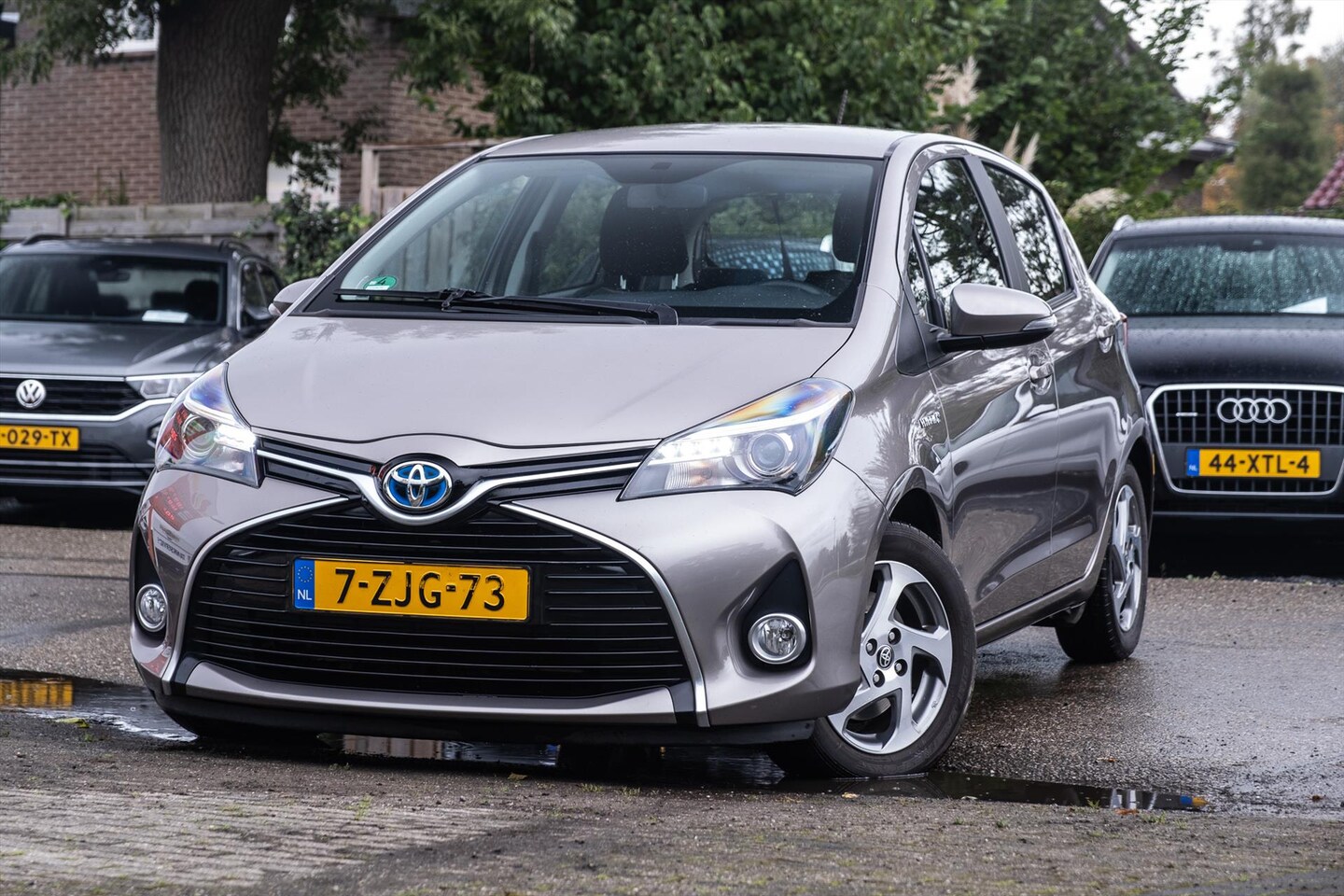 Toyota Yaris - 1.5 Full Hybride 5 DEURS Automaat rijklaar bovag-garantie - AutoWereld.nl