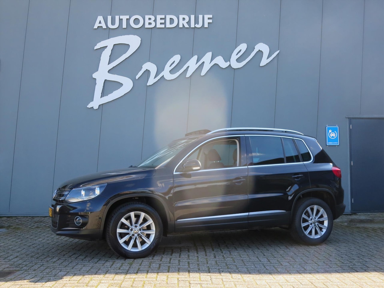 Volkswagen Tiguan - 1.4 TSI 160pk Sport Panorama schuifdak - AutoWereld.nl