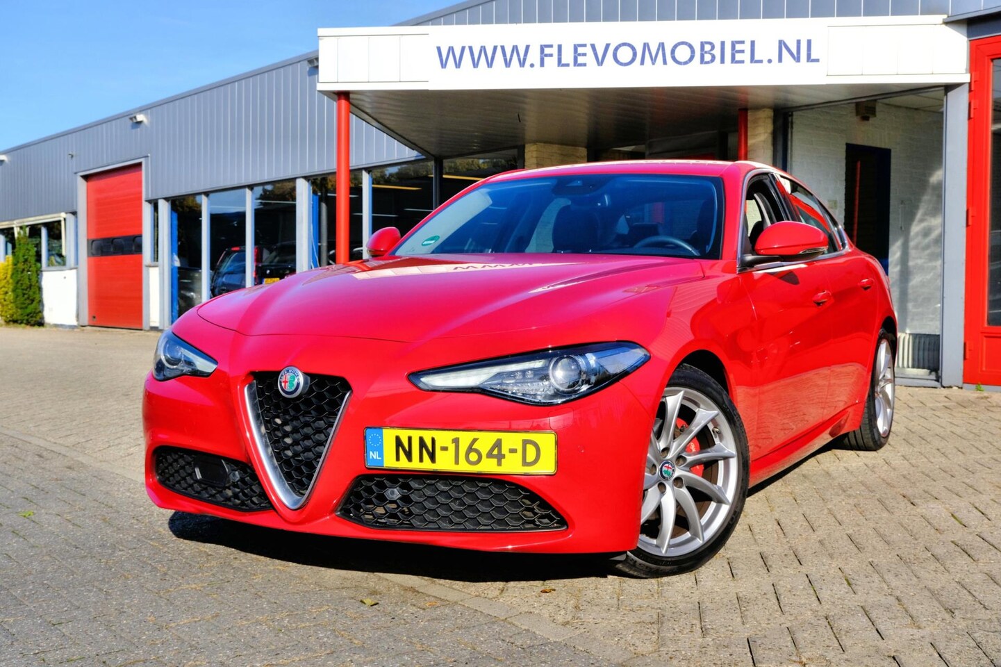 Alfa Romeo Giulia - 2.2 Super 180pk Aut. Xenon|Leder|Cam|Navi - AutoWereld.nl