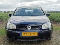 Volkswagen Golf - 1.6 FSI Trendline