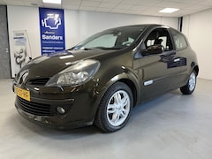 Renault Clio - 1.6-16V Initiale