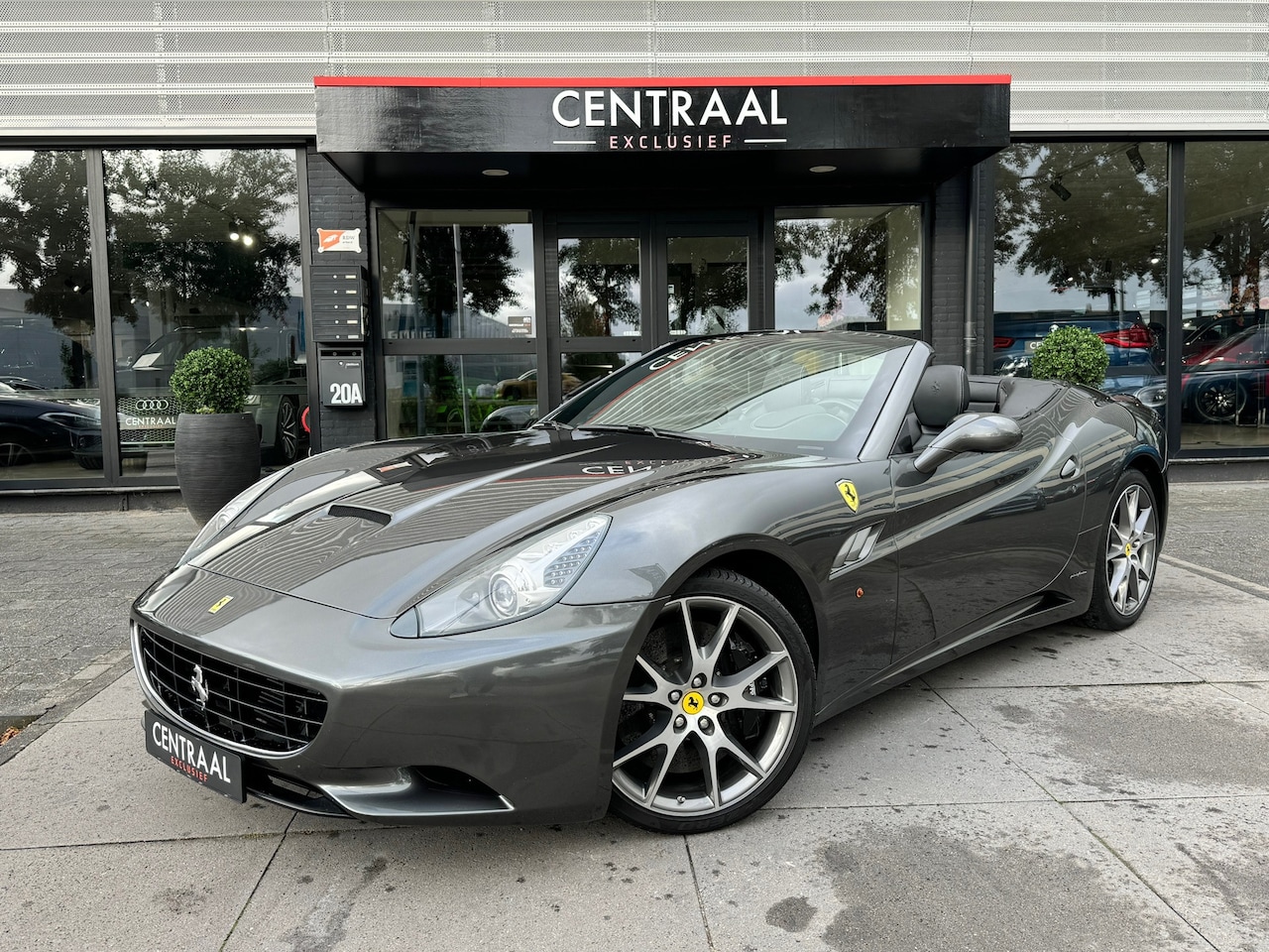 Ferrari California - 4.3 V8 Keramisch|Dealer Onderhouden|460PK|Leder|Grigio Silverstone - AutoWereld.nl