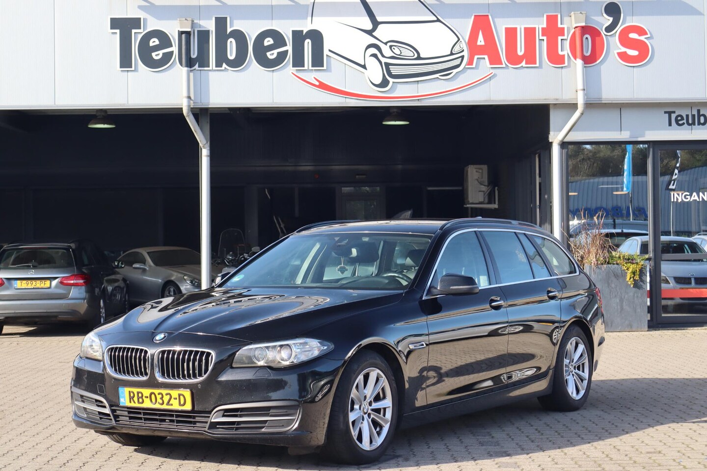 BMW 5-serie Touring - 520d Executive M-line Climate control, Navigatie, Lederen interieur, Stoelverwarming - AutoWereld.nl