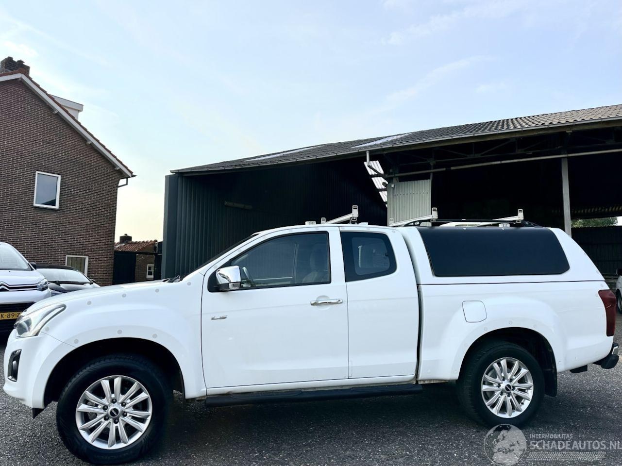 Isuzu D-Max - 1.9D 4WD aut 163pk Extended Cab X-Country pick Up - nap - navi - camera - pdc - led - lmv - AutoWereld.nl