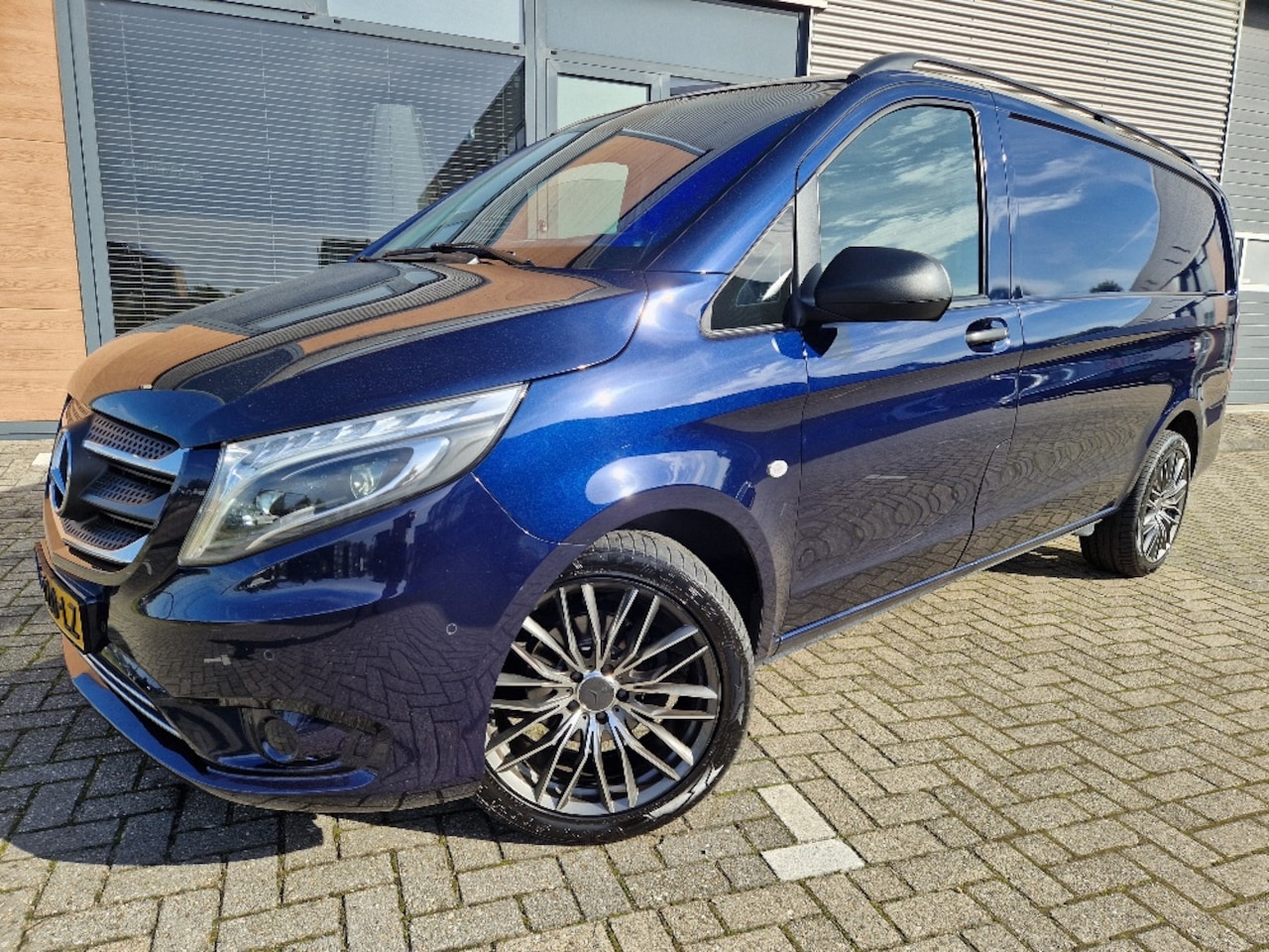 Mercedes-Benz Vito - 119 CDI Lang automaat full options euro6 trekhaak Business Ambition 19 inch camera clima - AutoWereld.nl