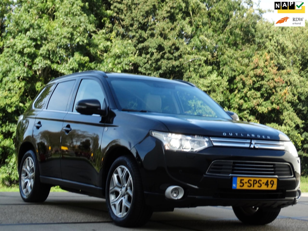 Mitsubishi Outlander - 2.0 PHEV Instyle - PANORAMADAK - XENON - CRUISE/CLIMATE CONTR - NAVIGATIE - LEDER !! - AutoWereld.nl