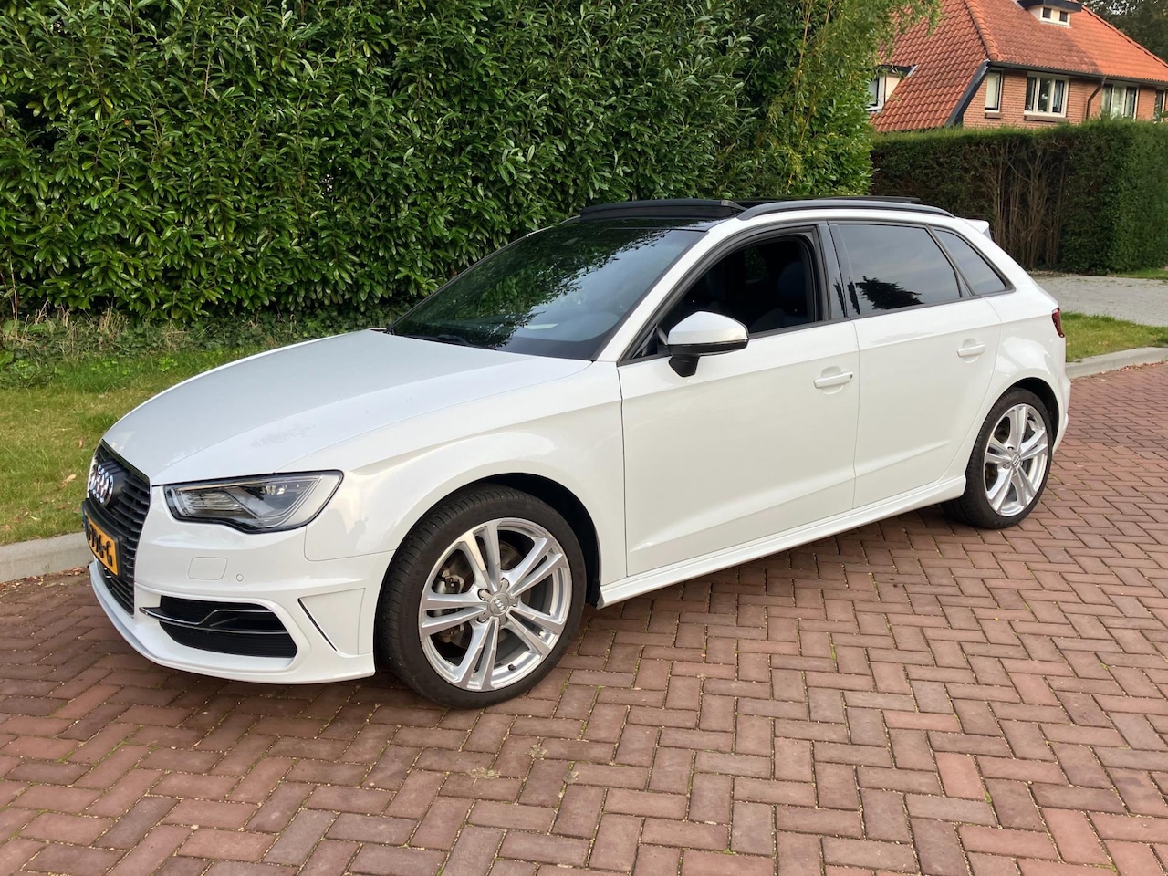 Audi A3 Sportback - 1.4 e-tron s-line met echt alle opties hele mooie perfect onderhouden auto - AutoWereld.nl