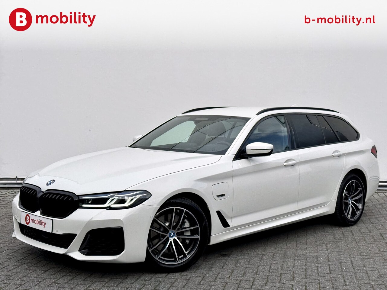 BMW 5-serie Touring - 530e xDrive High Executive M-Sport Trekhaak 2.000kg | Laserlight | Adaptive Cruise Control - AutoWereld.nl