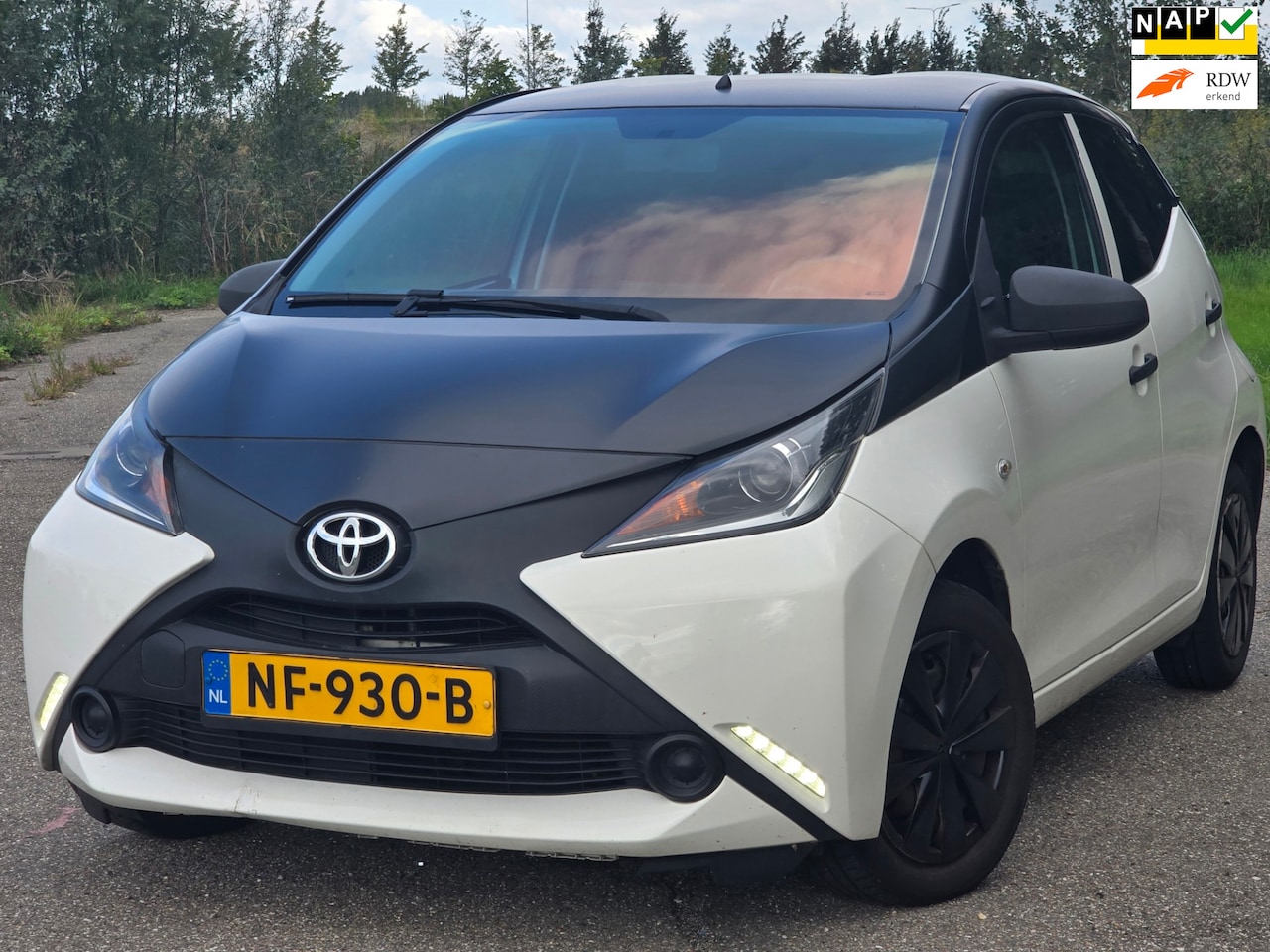 Toyota Aygo - Carplay I Camera-Achter | Airco | 5DRS |Cameleon Tint I - AutoWereld.nl