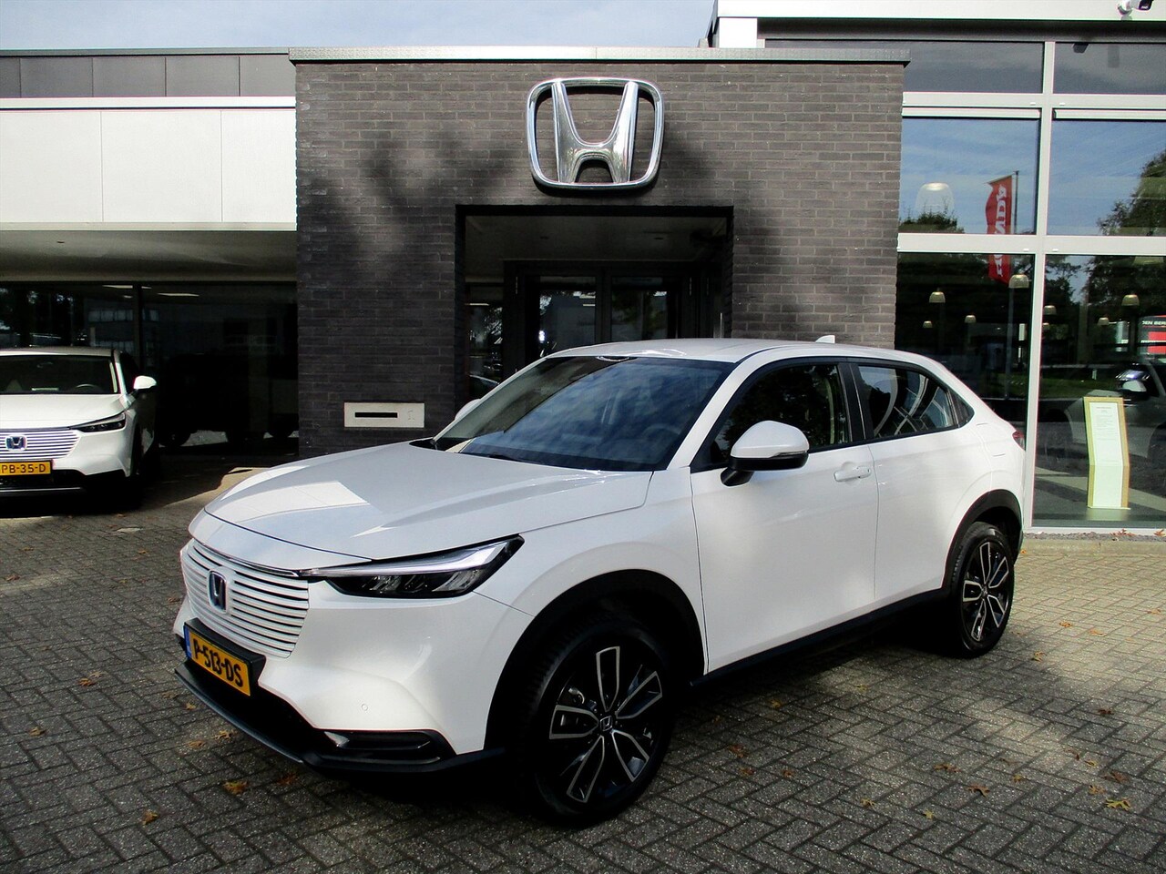 Honda HR-V - 1.5 i-MMD 131pk CVT Elegance | Rijklaar - AutoWereld.nl