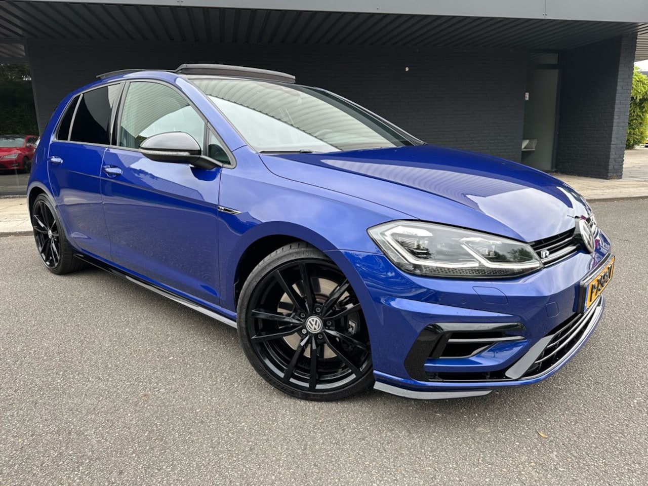 Volkswagen Golf - 2.0 TSI 4Motion R Panoramdak / Virtual cockpit / Led / Alcantara - AutoWereld.nl