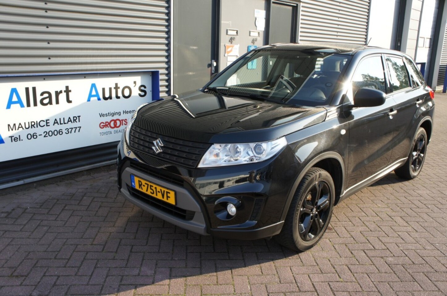 Suzuki Vitara - 1,6 Black Edition / Trekhaak - AutoWereld.nl