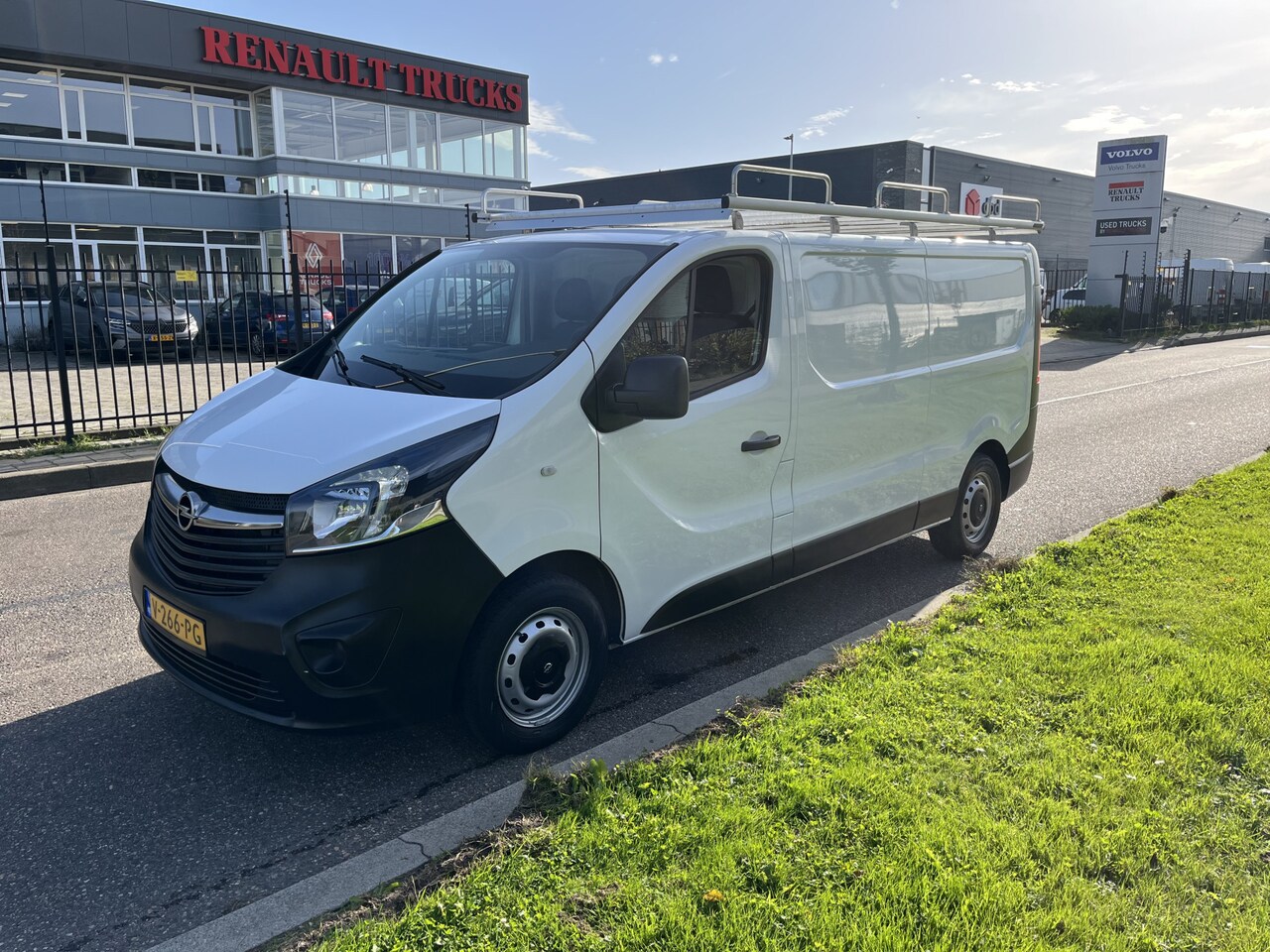 Opel Vivaro - 1.6 CDTI 120 pk, L2 , Airco, Cruise, Trekhaak, Imperiaal - AutoWereld.nl