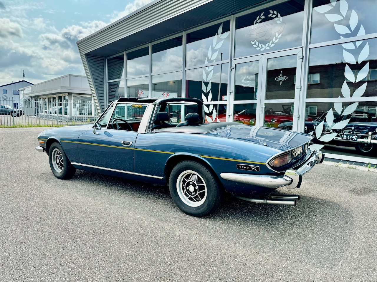 Triumph Stag - MK II Convertible - AutoWereld.nl