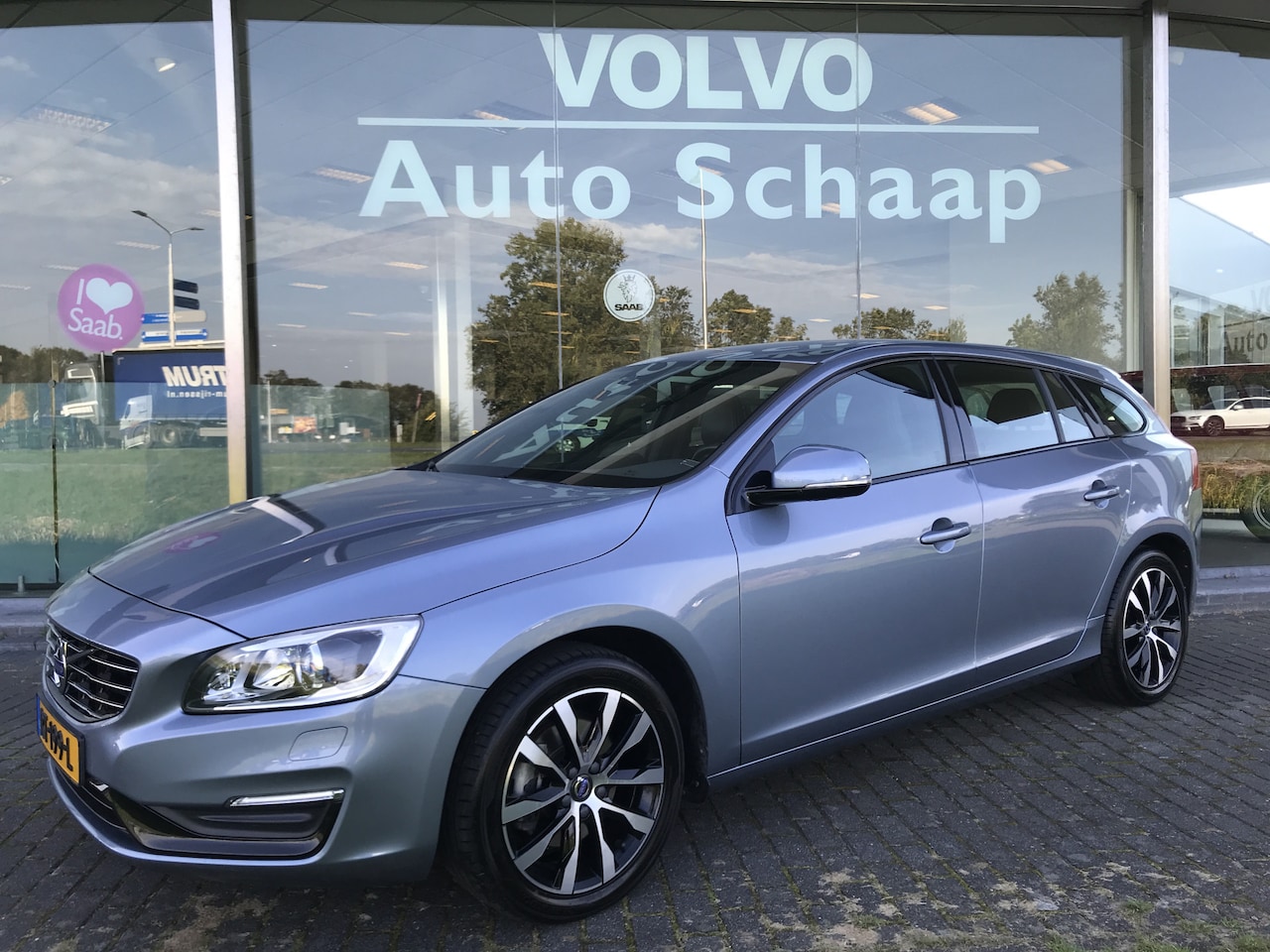 Volvo V60 - T3 Polar+ Dynamic Automaat | Rijklaar incl 12 mnd Bovag | Trekhaak Verwarmbaar voorruit Sp - AutoWereld.nl