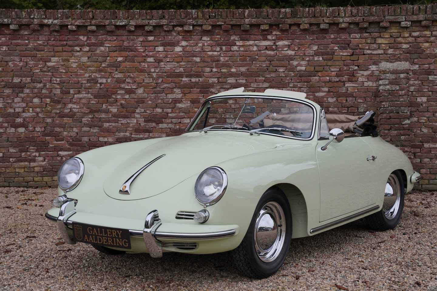 Porsche 356 - B Cabriolet 'Reutter' Extensively restored - no expense is spared, Three years restoration - AutoWereld.nl