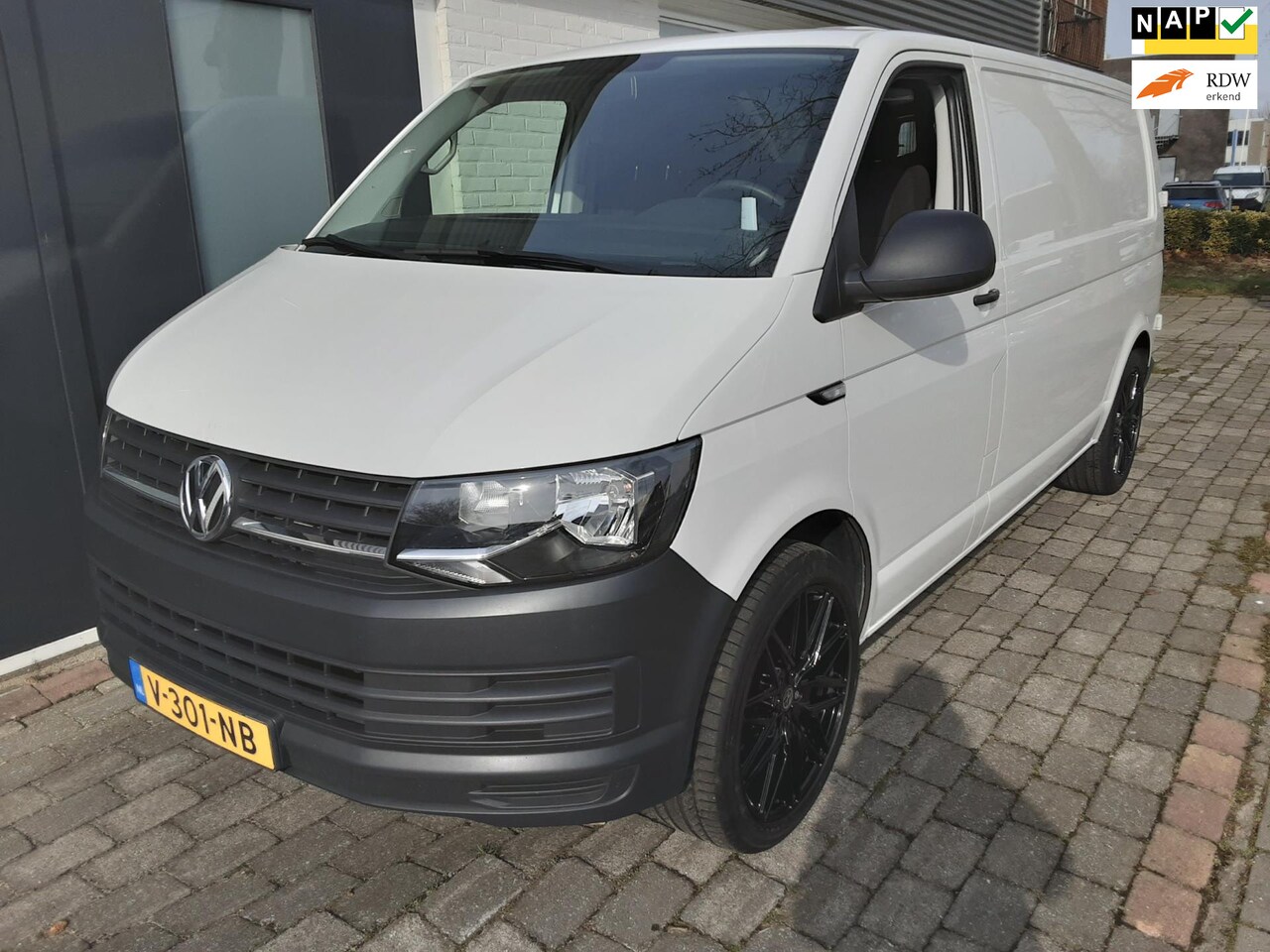 Volkswagen Transporter - 2.0 TDI L2H1 Trendline AUTOMAAT DSG - AutoWereld.nl