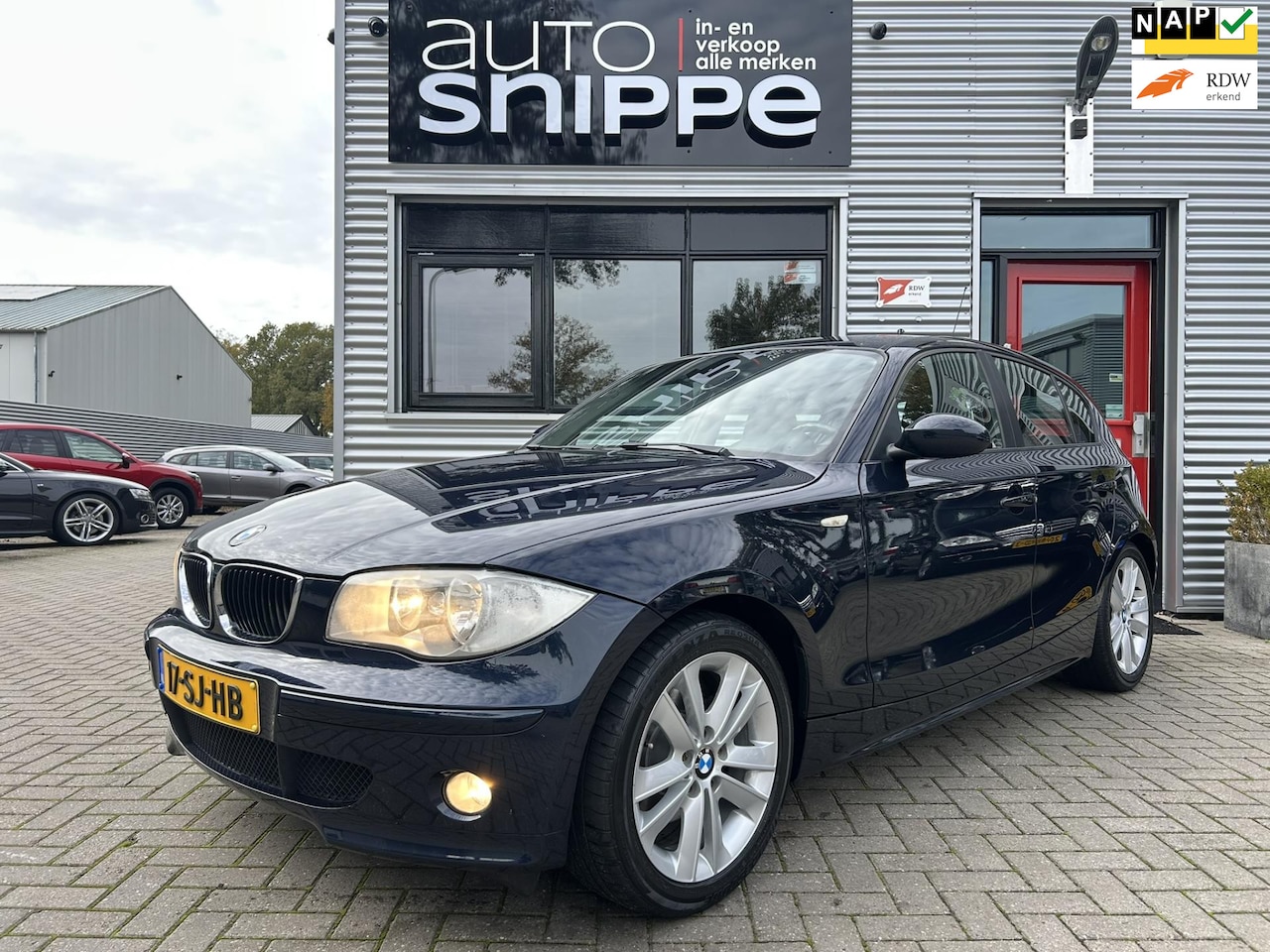 BMW 1-serie - 120i High Executive -150 PK!-AUTOMAAT-VOLLEDER-STOELVERWARMING-HOUTINLEG-ISOFIX-CRUISECONT - AutoWereld.nl