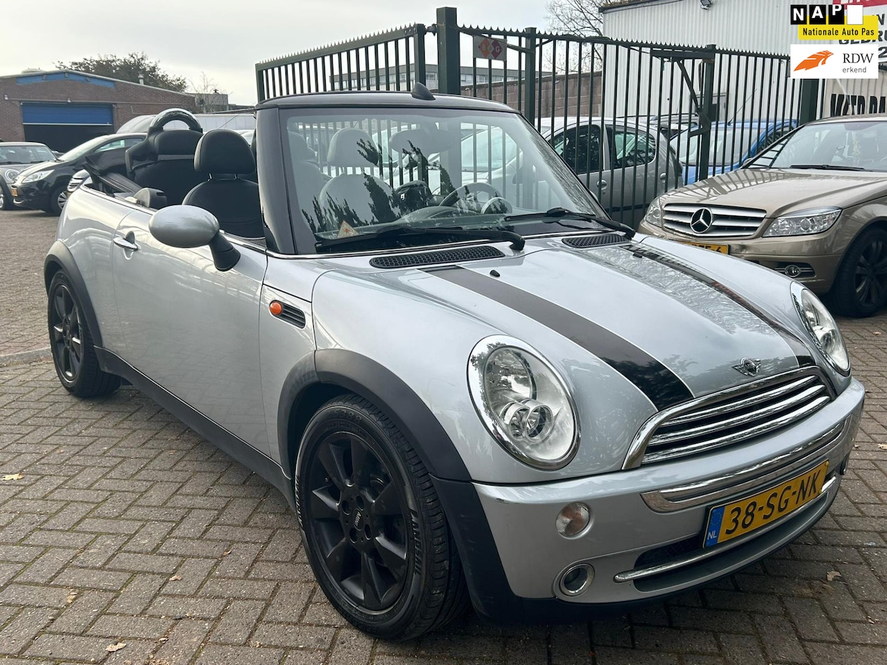 MINI Cabrio - Mini 1.6 Cooper Chili airco elektrische ramen cv op afs - AutoWereld.nl