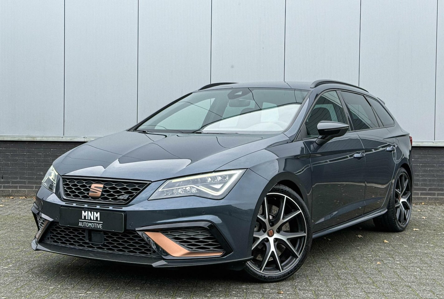 Seat Leon ST - 2.0 TSI CUPRA R 4DRIVE |Pano|Carbon|Beats|Brembo - AutoWereld.nl