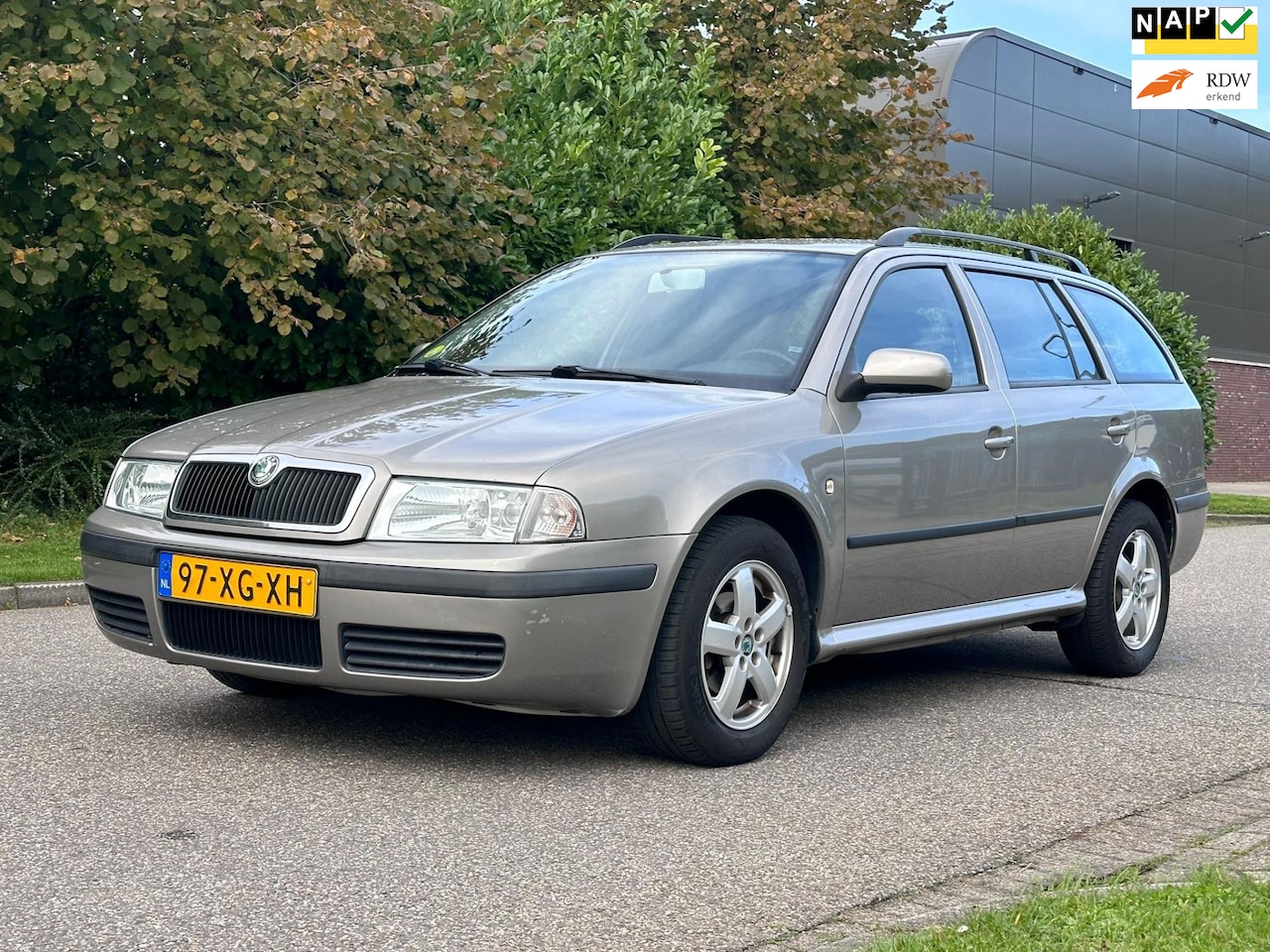 Skoda Octavia Combi - 1.6 Démarrage Cruise*Clima*NAP*Trekhaak*LM velgen*03-06-2025 APK*Parkeersensoren* - AutoWereld.nl