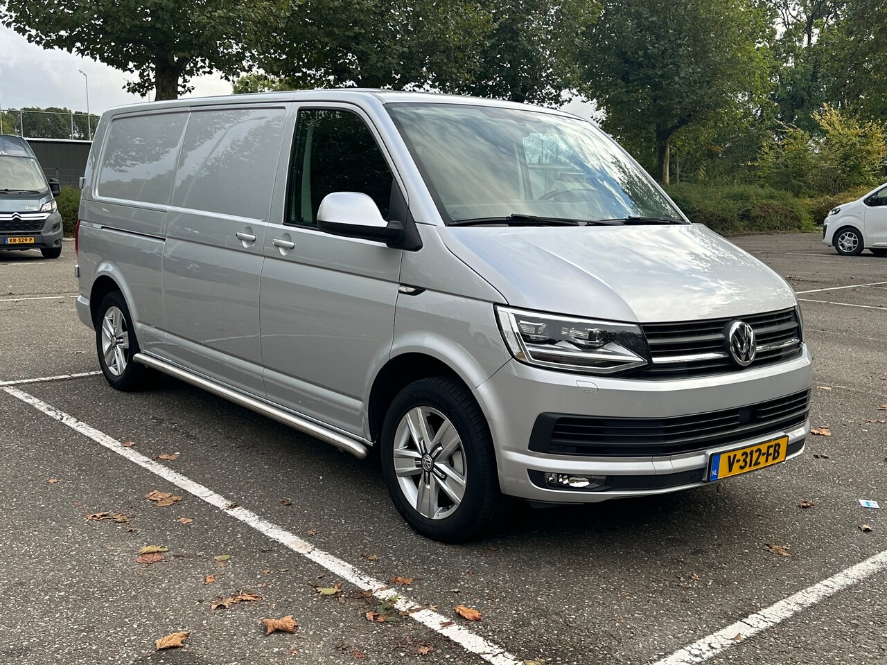 Volkswagen Transporter - 2.0 TDI L2H1 DC Highline - AutoWereld.nl