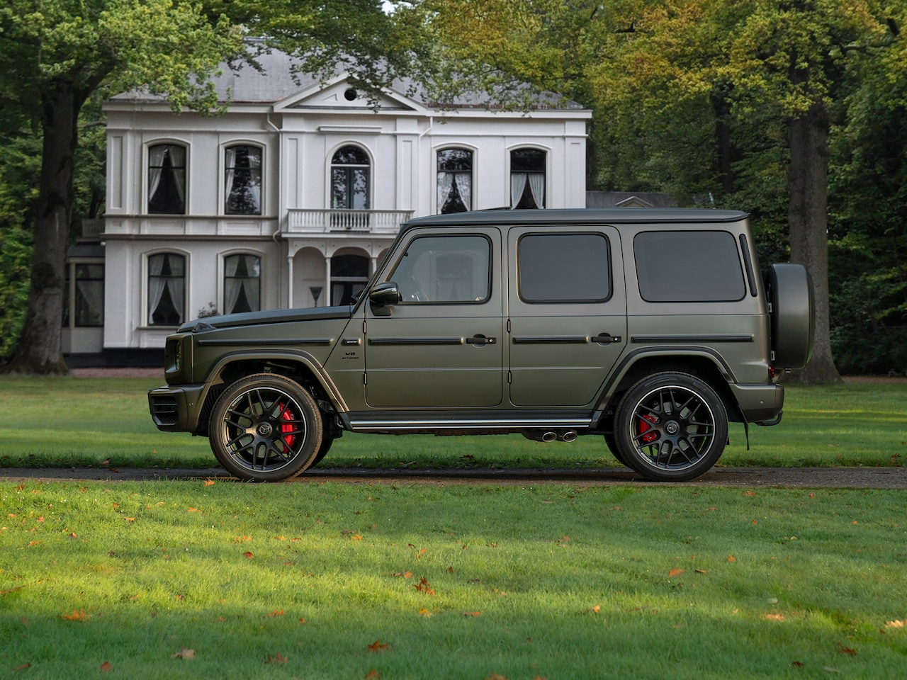 Mercedes-Benz G-klasse - 63 AMG | Manufaktur Monza Grey Magno | Burmester | 360 cam | Massage - AutoWereld.nl