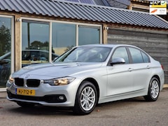 BMW 3-serie - 318i Essential (NL-Auto / Climate / Cruise / Navi / 29293 KM NAP / Dealeronderhouden)