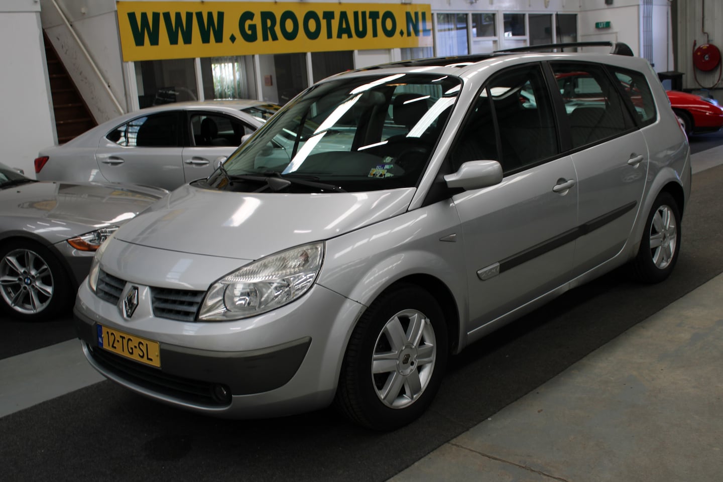 Renault Grand Scénic - 2.0-16V Tech Line 7p. Airco, Cruise Control, Panoramadak, Trekhaak, Stuurbekrachtiging - AutoWereld.nl