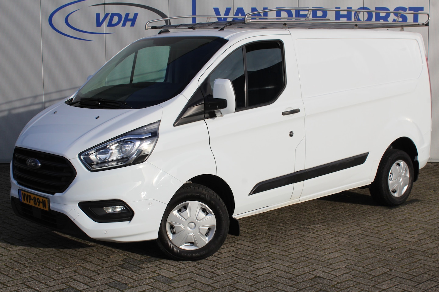 Ford Transit Custom - 280 2.0-105pk TDCI L1H1 Trend. Goede, nette Ford Transit Custom ! Airco, camera, parkeerse - AutoWereld.nl