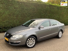 Volkswagen Passat - 2.0 FSI RIJDT SUPER/AIRCO IJSKOUD/PDC/APK