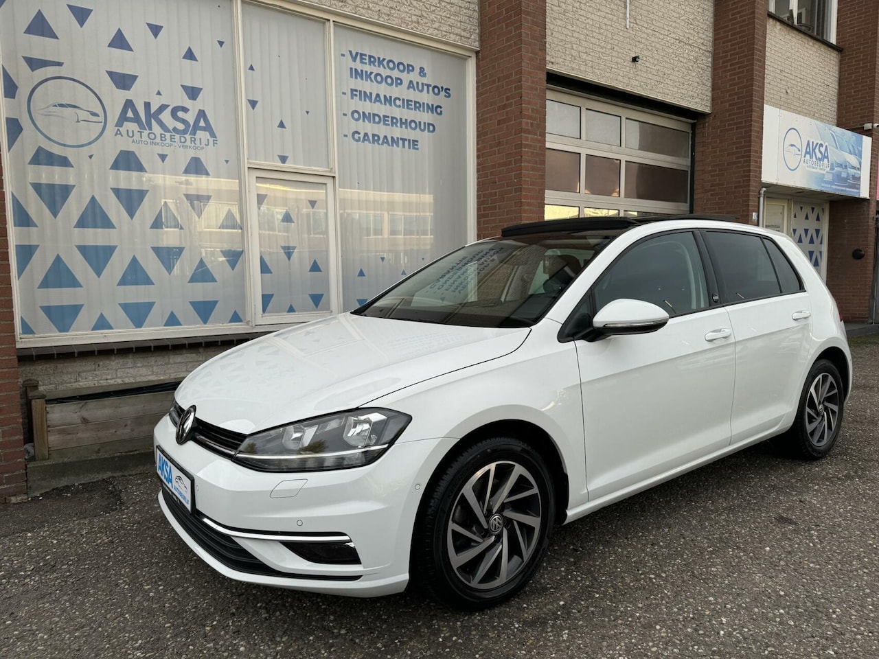 Volkswagen Golf - 1.5 TSI 150 pk Highline Pano/DSG/VirtueleCockpit/Navi/CarPlay/Garantie/ - AutoWereld.nl