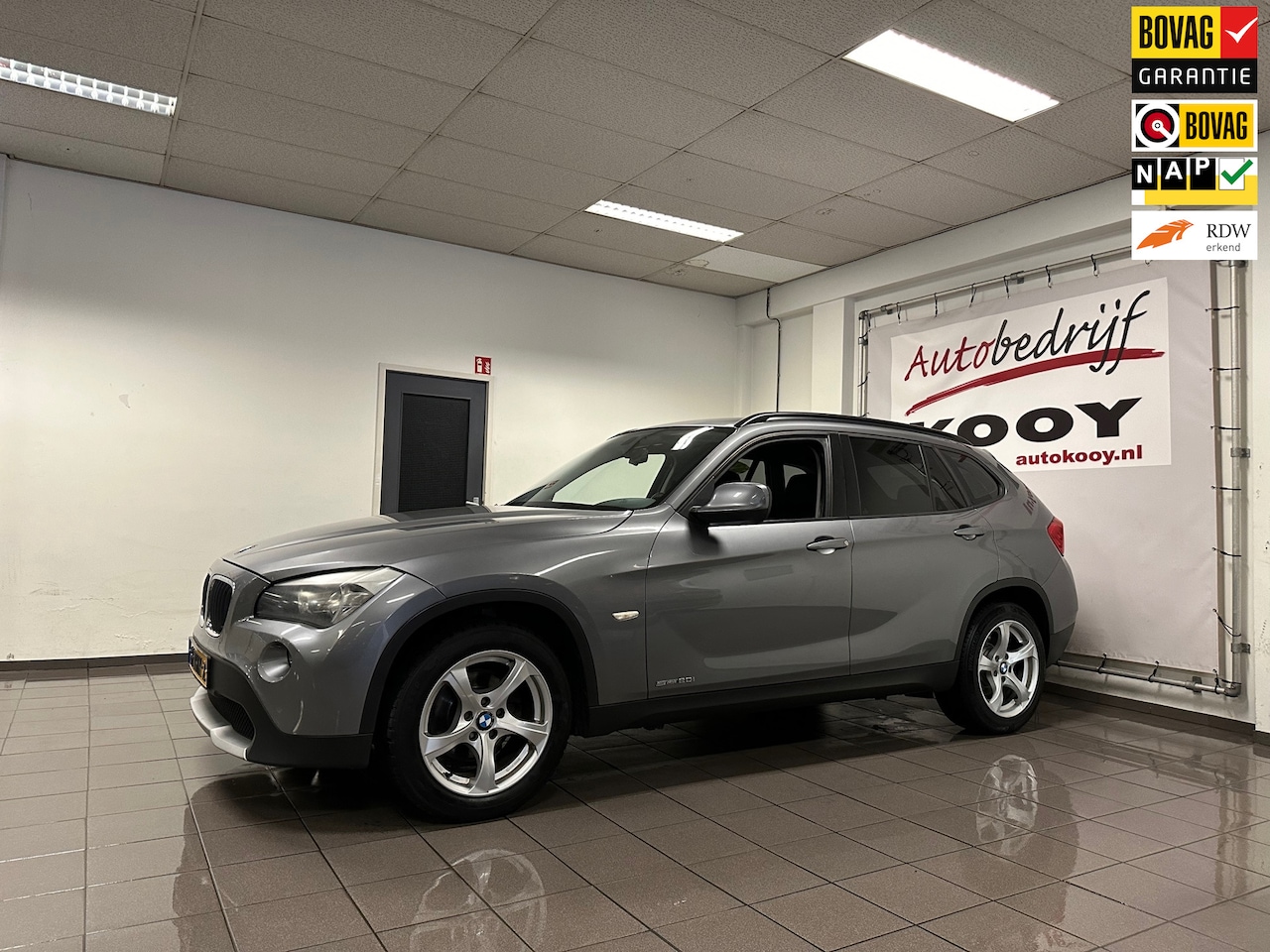 BMW X1 - SDrive20i Business * Trekhaak / Navigatie / Cruise control / LM Velgen / NL Auto * - AutoWereld.nl