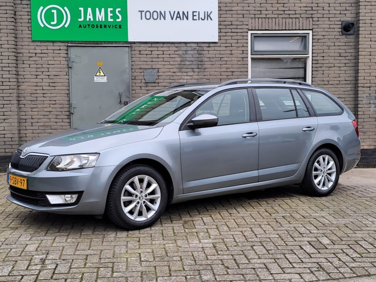 Skoda Octavia - 1.2 TSI Ambition Businessline Navigatie / Bluetooth/Trekhaak - AutoWereld.nl