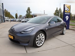 Tesla Model 3 - Long Range AWD 75 kWh 476PK Pano, Leder, alle stoelen verwarmbaar, trekhaak WINTERSALE