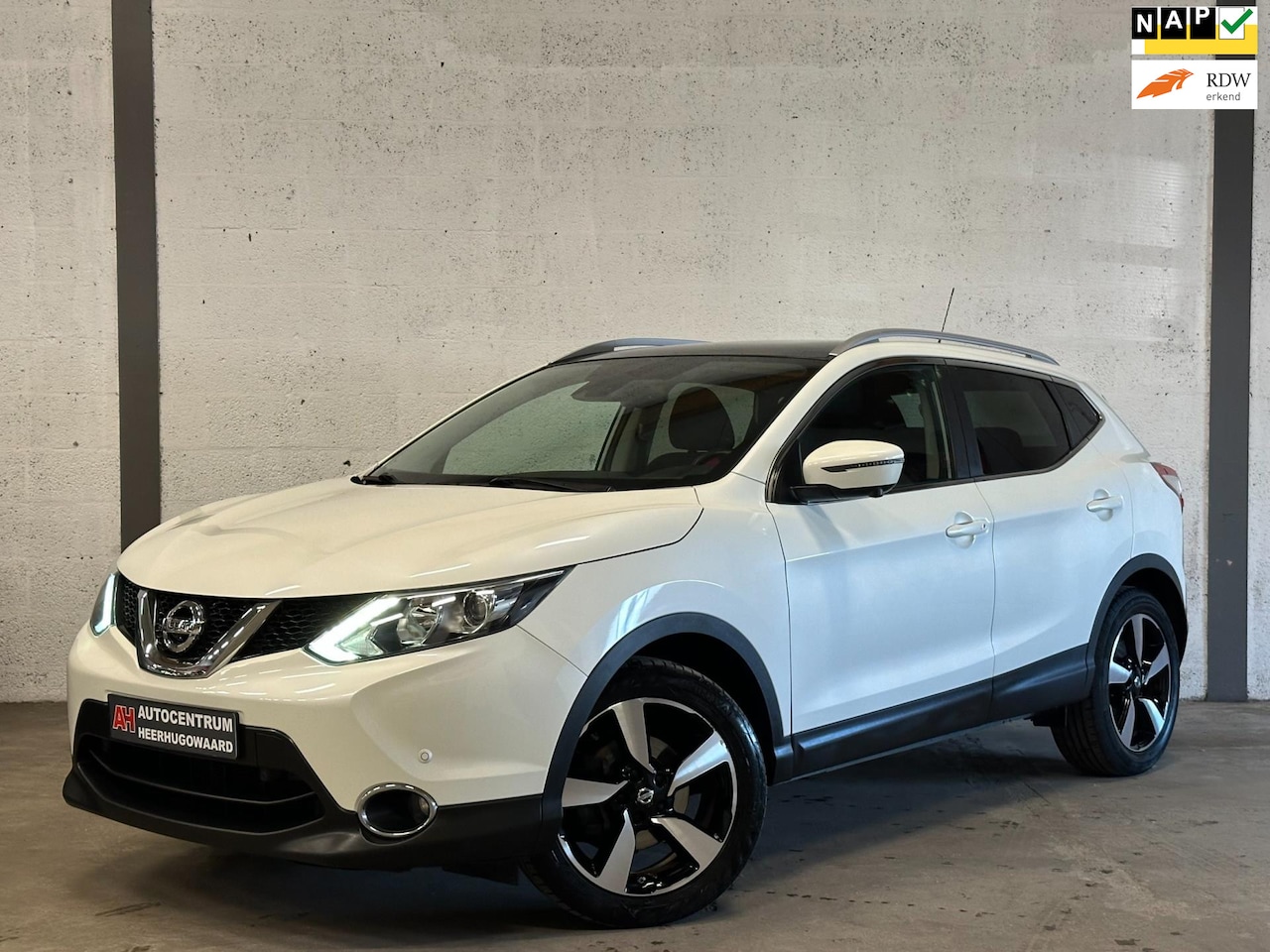 Nissan Qashqai - 1.2 Tekna Pano|Navi|360Camera|Cruise|Dealer Onderhouden !! - AutoWereld.nl