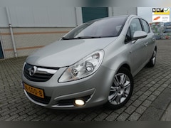 Opel Corsa - 1.4-16V Cosmo - vol AUTOMAAT - lage km stand - dealer onderhouden