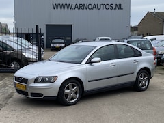 Volvo S40 - 1.8 126 PK, AIRCO(CLIMA), CRUISE CONTROL, APK TOT 08-10-2025, 4X ELEK-RAMEN, RADIO-CD, AIR