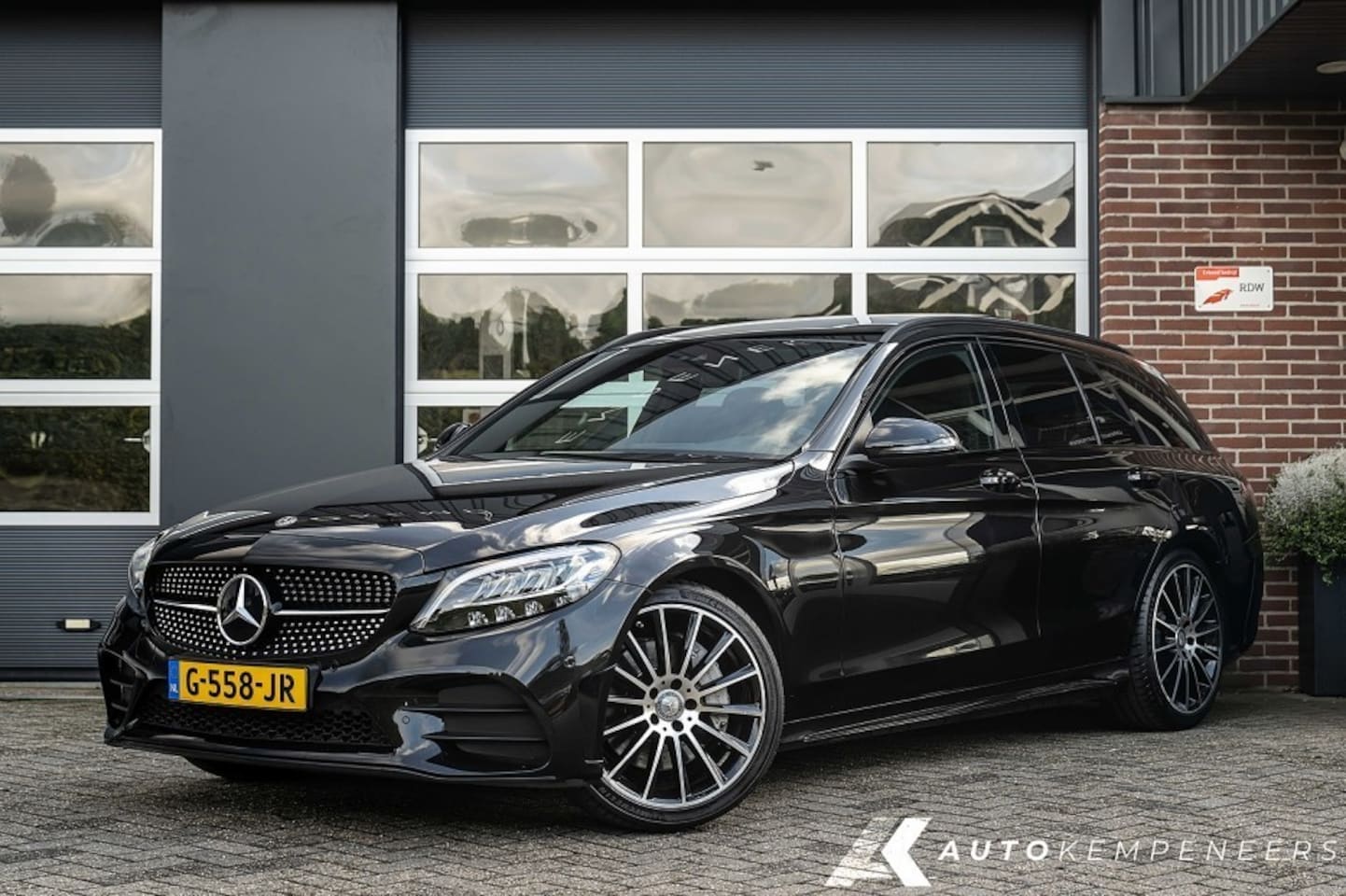 Mercedes-Benz C-klasse - 300 Premium Pack AMG | Panorama | Burmester | Leder | Trekhaak | 19 Inch | - AutoWereld.nl