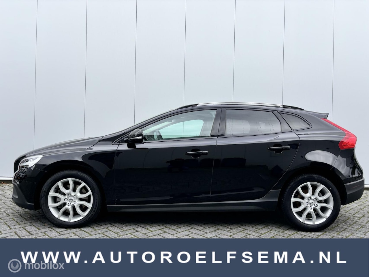 Volvo V40 Cross Country - 1.5 T3 Polar+ Luxury |Trekhaak - AutoWereld.nl